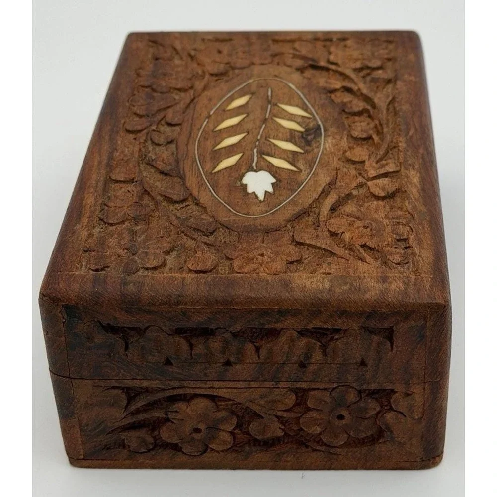 Unbranded hand carved